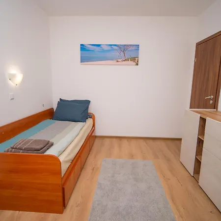 Spacious 2bd - Walk To Center And Free Parking By Flat Mаnager Apartment *