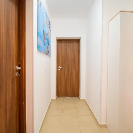 Spacious 2bd - Walk To Center And Free Parking By Flat Mаnager Apartment Burgas