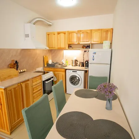 Apartment Spacious 2bd - Walk To Center And Free Parking By Flat Mаnager *