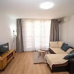 Spacious 2bd - Walk To Center And Free Parking By Flat Mаnager 아파트