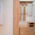 Spacious 2bd - Walk To Center And Free Parking By Flat Mаnager