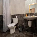 Spacious 2bd - Walk To Center And Free Parking By Flat Mаnager 아파트