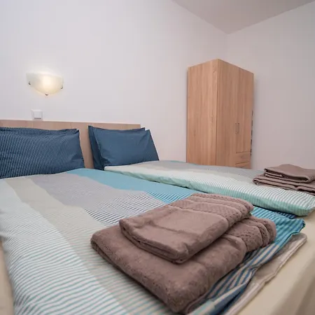 아파트 Spacious 2bd - Walk To Center And Free Parking By Flat Mаnager *