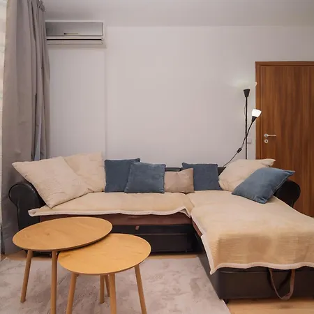 Spacious 2bd - Walk To Center And Free Parking By Flat Mаnager 아파트