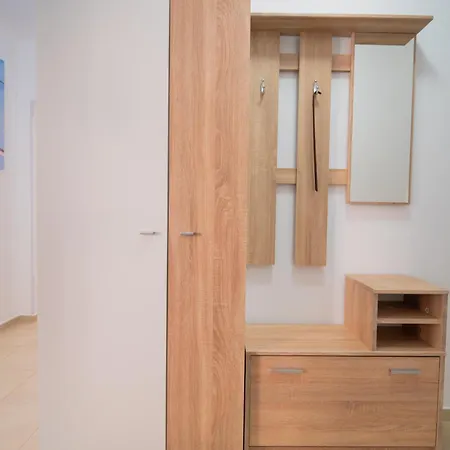 Spacious 2bd - Walk To Center And Free Parking By Flat Mаnager